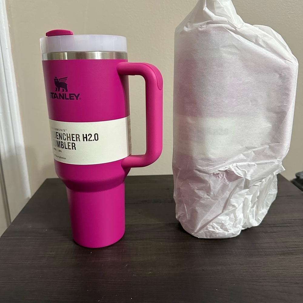 Stanley 40 oz Fuchsia Quencher H2.0 Tumbler